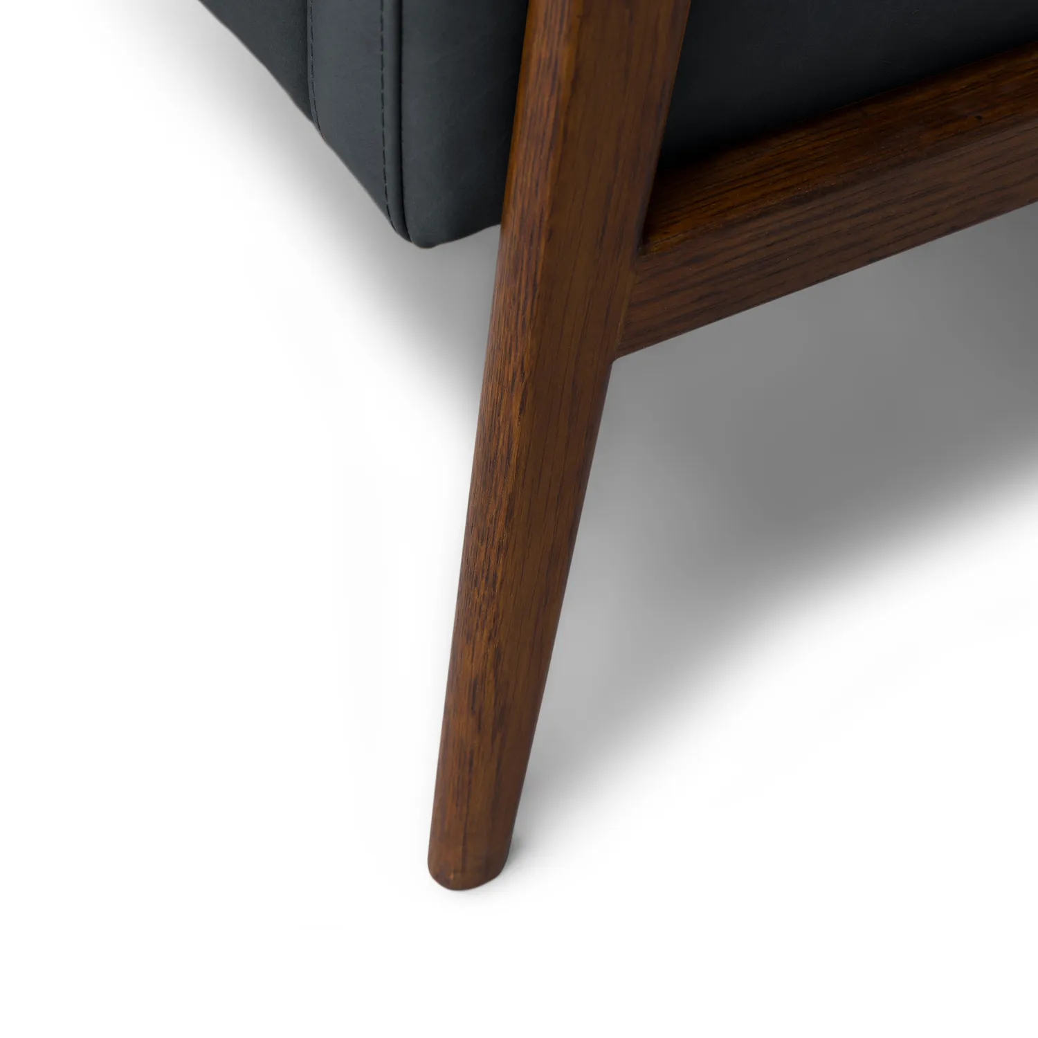 Nord 29_ Leather Lounge Chair - Charme Black - Image 5