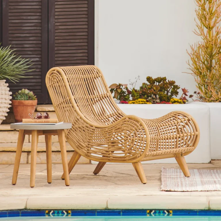 Calova 28_ Outdoor Lounge Chair - Resin Wicker