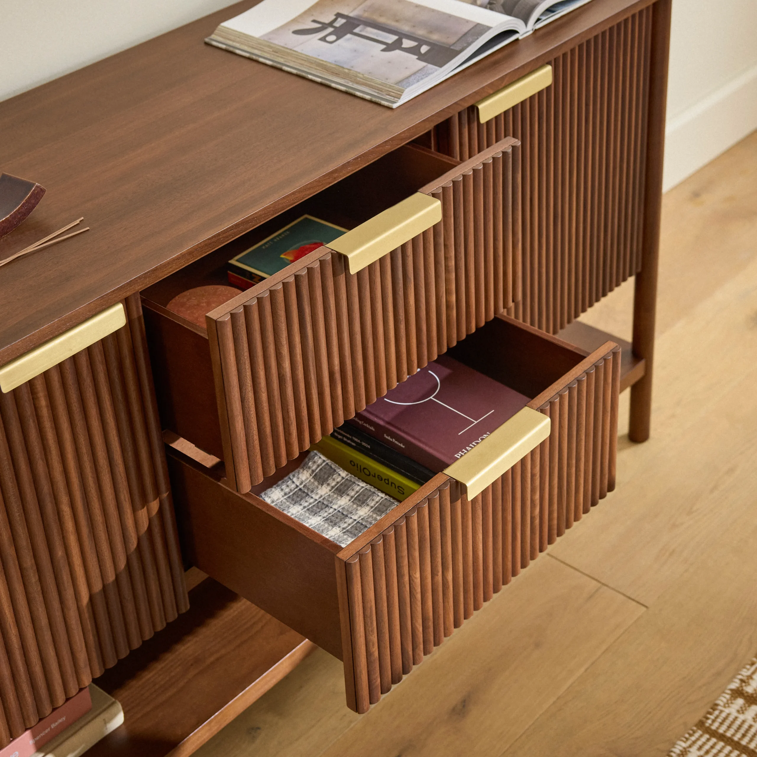 Liv 58_ Sideboard - Walnut - Image 4