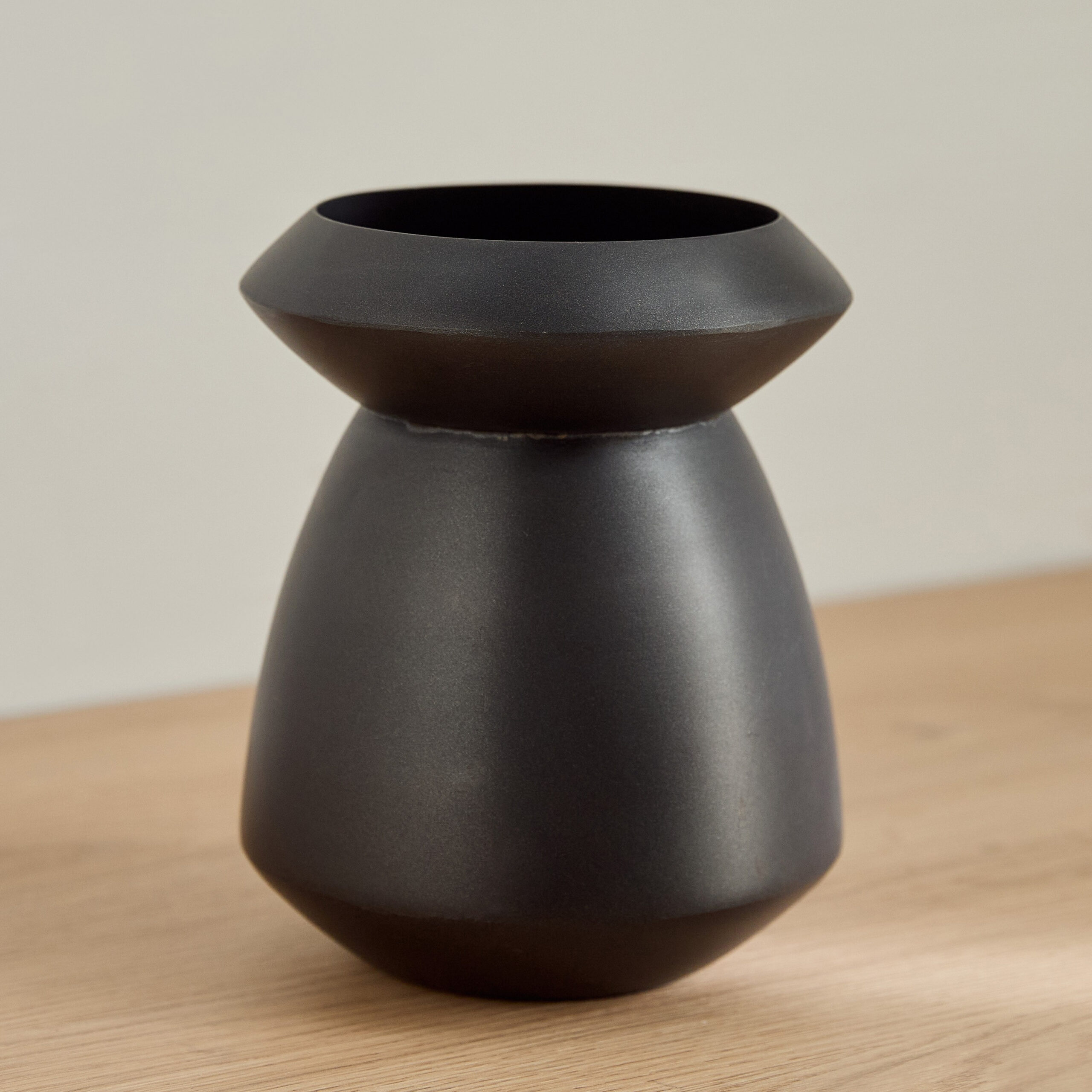 Orbet Aluminum Vase - 13x13x17 cm