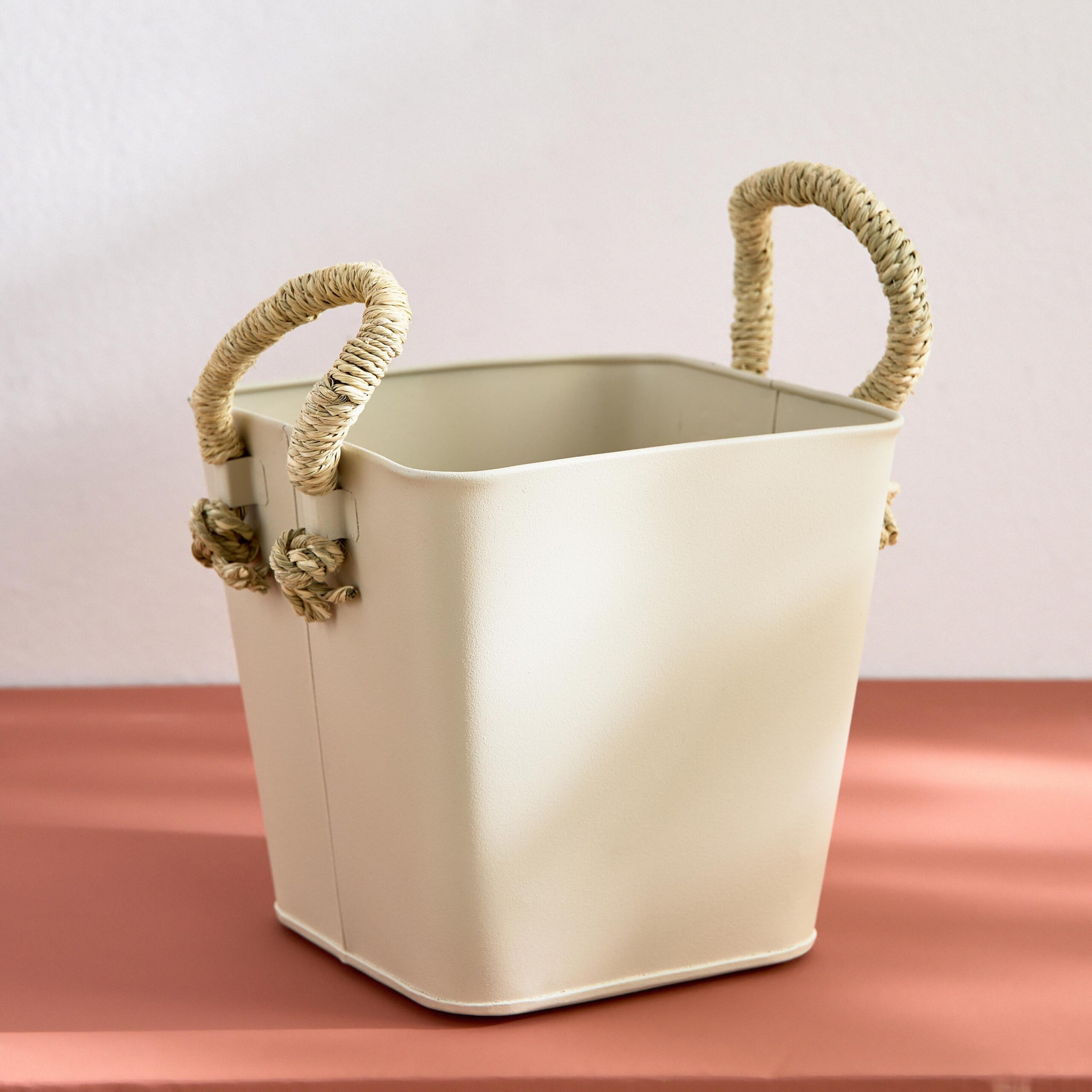 Bella Metal Taca Plant Basket with Sabai Handle - 20x20x19 cm