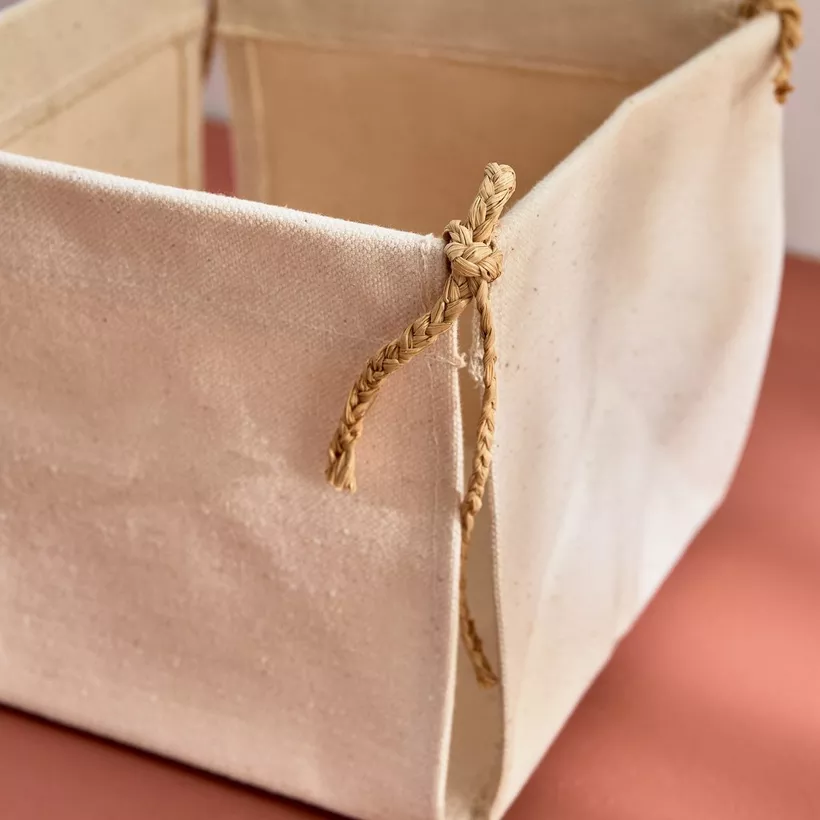 Bella Canvas Square Box Planter with Raffia Strings - 15x15 x15 cm - Image 3