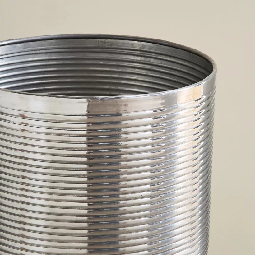 Nydril Linework Aluminium Planter - 31.5x29.5 cm - Image 4
