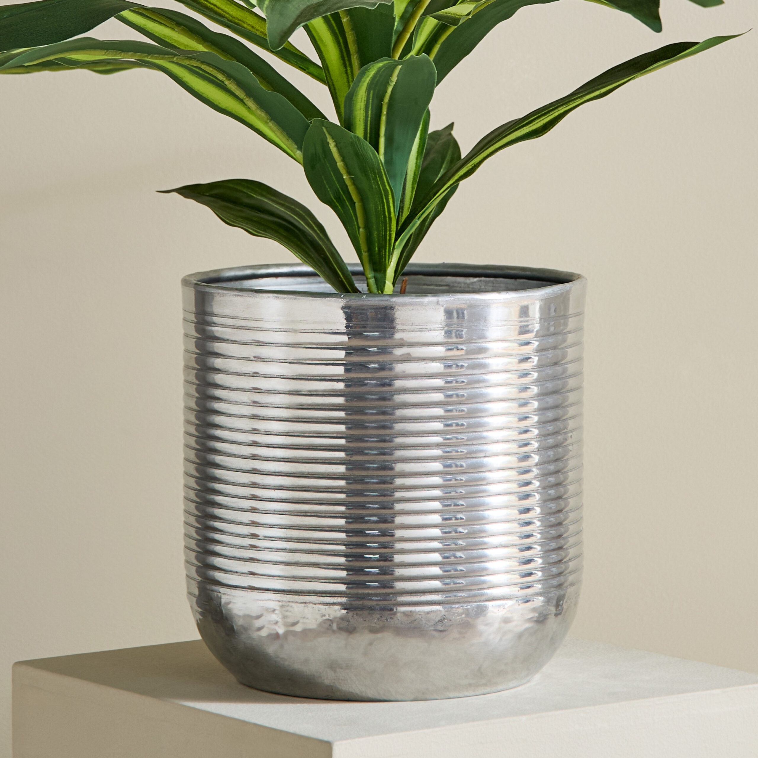 Nydril Linework Aluminium Planter - 22x21.5 cm