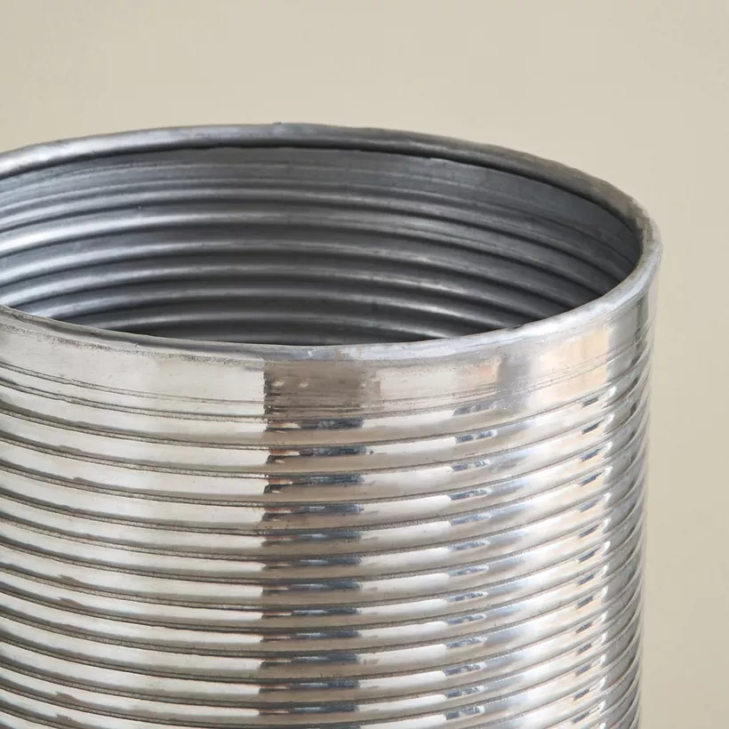 Nydril Linework Aluminium Planter - 22x21.5 cm - Image 4
