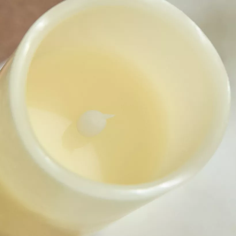 Luna LED Flameless Ivory Wax Candle with Vanilla Scent and Flickering - 7.5x20 cm - Image 4