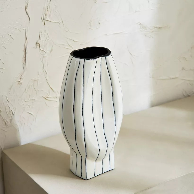 Fylis Aluminium Sketchy Story Vase - 14.5x8x26 cm - Image 4