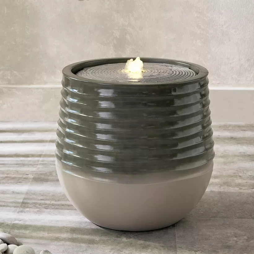 Vera - Elysian Resin Outdoor Fountain - 40x40x37.5 cm - Image 3