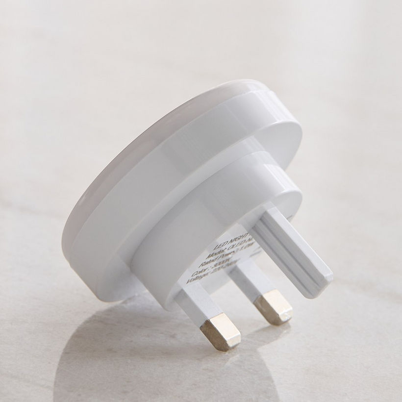 Oshtraco Auto Sensor LED Warm White Night Light - Image 3