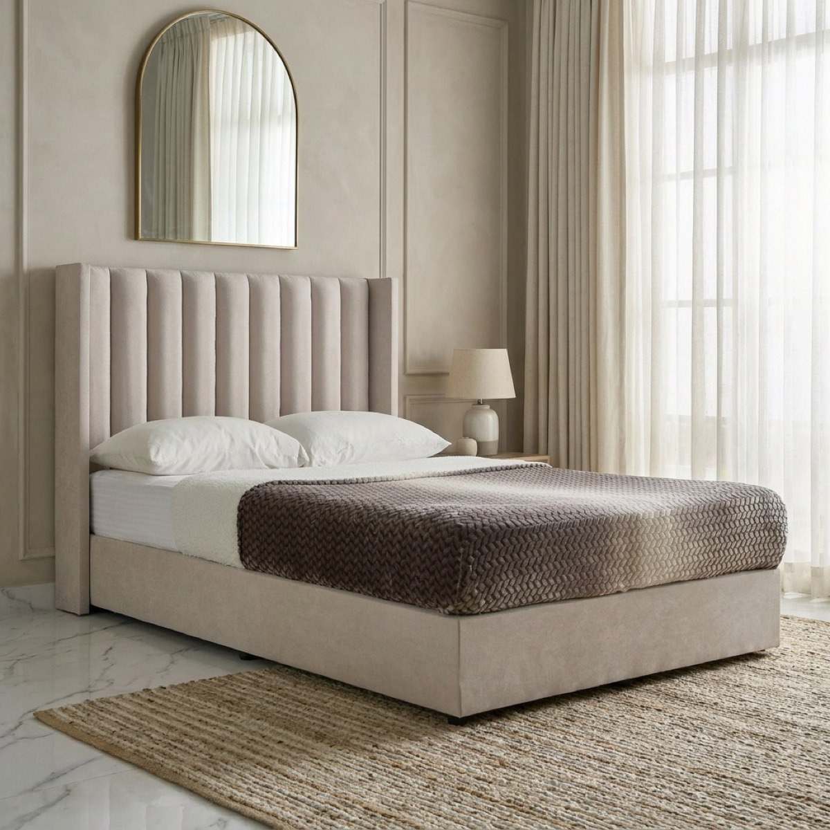 Curvy Clark Upholstered Queen Bed - 140x200 cm