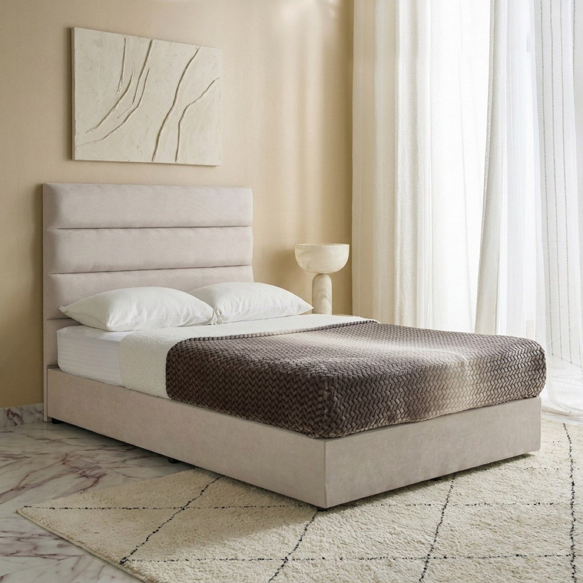 Curvy Linear Upholstered Queen Bed - 140x200 cm