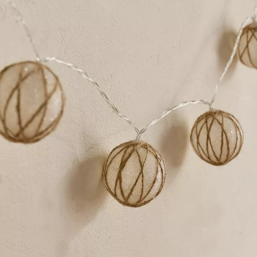 Elio 10 LED Warm String Light with Hemp Rope Balls - 1.35 M - Image 4