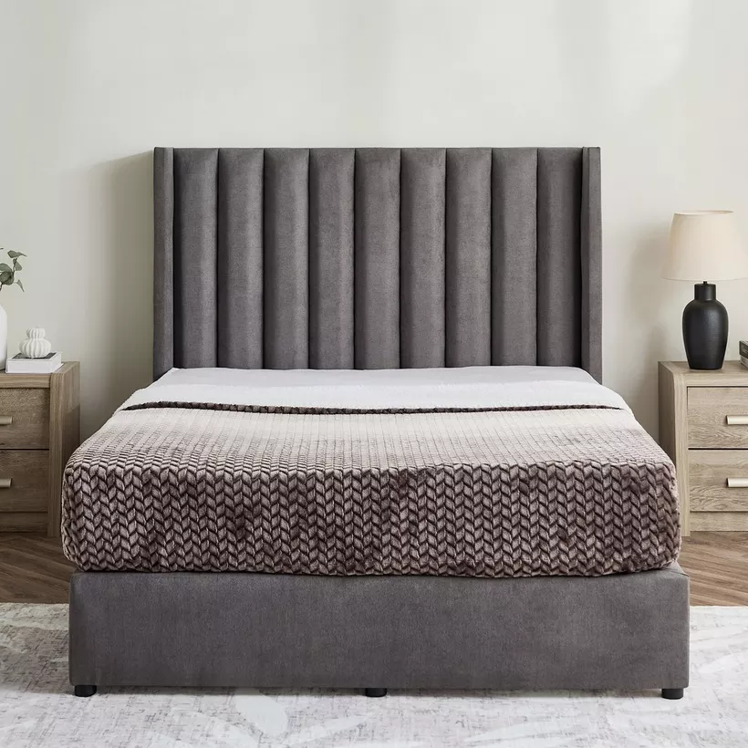 Curvy Clark Upholstered Queen Bed - 140x200 cm - Image 4