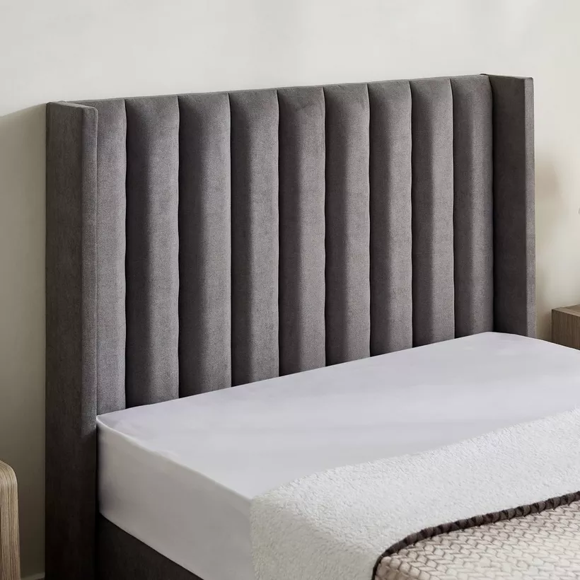 Curvy Clark Upholstered Queen Bed - 140x200 cm - Image 5