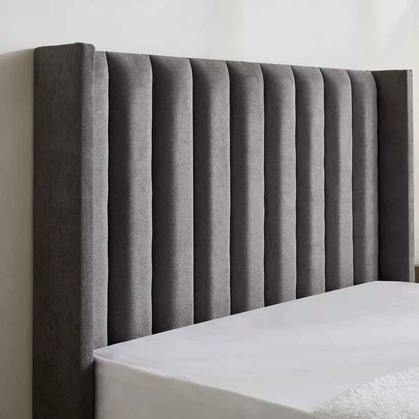 Curvy Clark Upholstered Queen Bed - 140x200 cm - Image 6