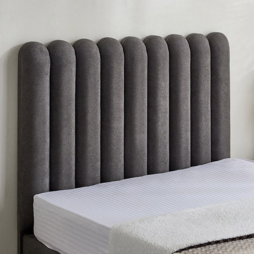 Curvy Haze Upholstered Queen Bed - 140x200 cm - Image 5