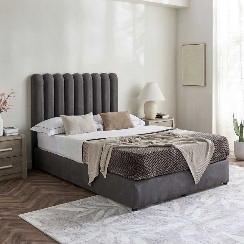 Curvy Haze Upholstered Queen Bed - 140x200 cm - Image 9