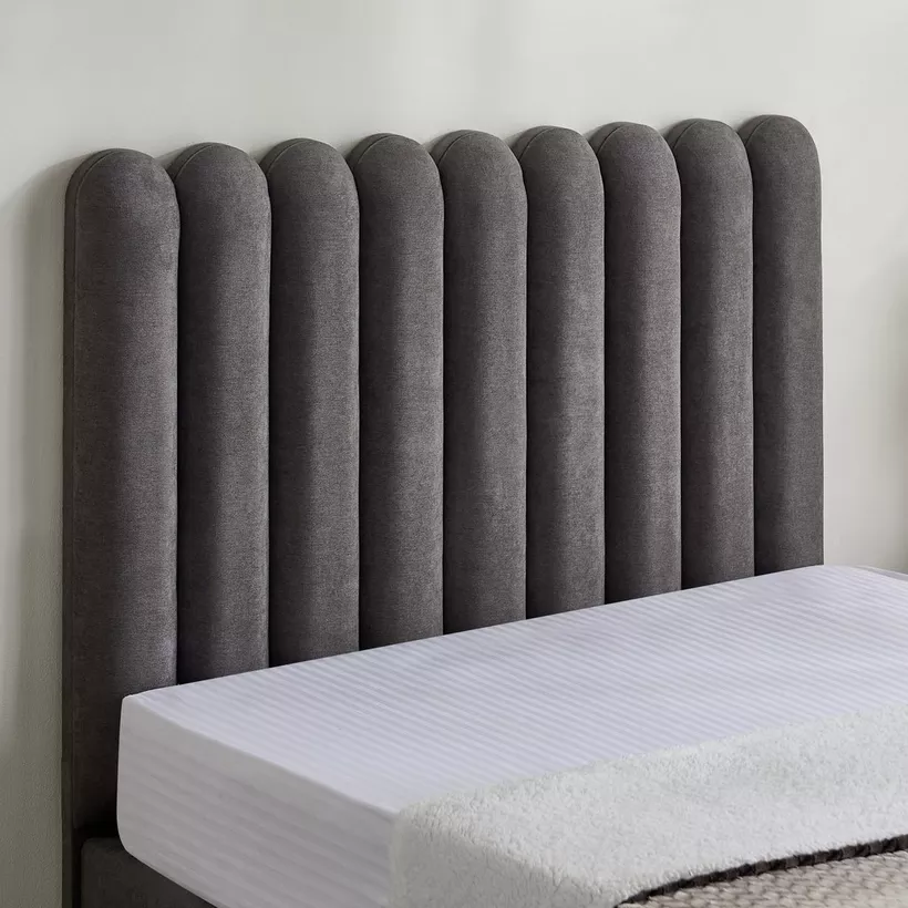 Curvy Haze Upholstered Queen Bed - 160x200 cm - Image 5