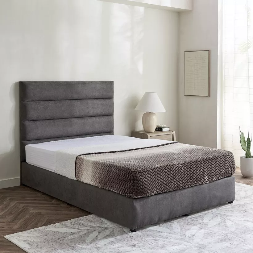 Curvy Linear Upholstered Queen Bed - 140x200 cm - Image 3