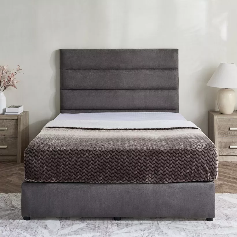 Curvy Linear Upholstered Queen Bed - 140x200 cm - Image 4