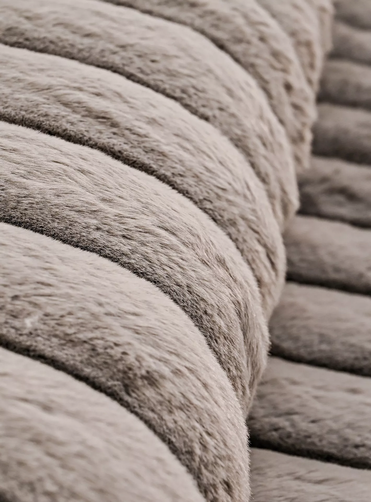Vertica 3D Linear Strip 3D Rabbit Fur Rug - 200x300 cm - Image 2
