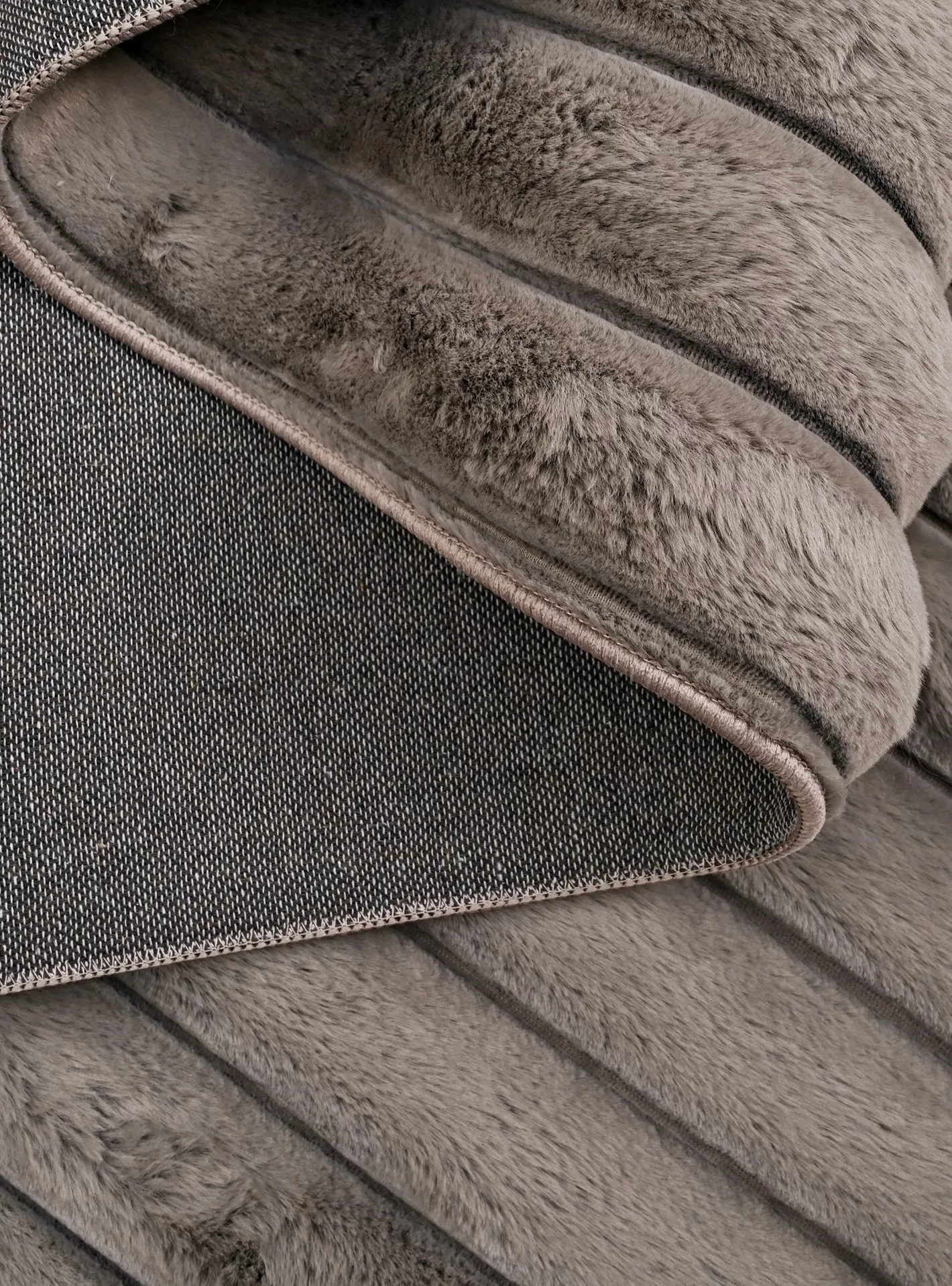 Vertica 3D Linear Strip 3D Rabbit Fur Rug - 200x300 cm - Image 4