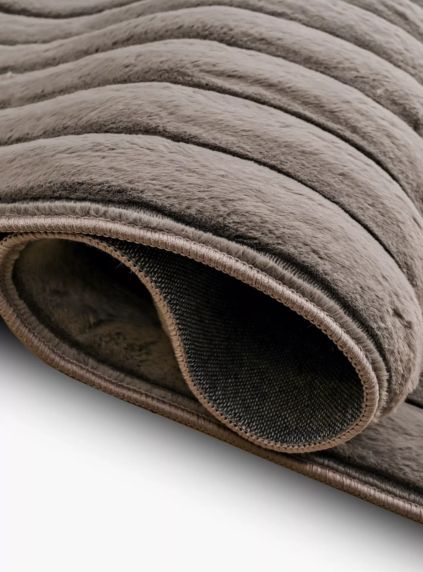Vertica 3D Linear Strip 3D Rabbit Fur Rug - 200x300 cm - Image 5