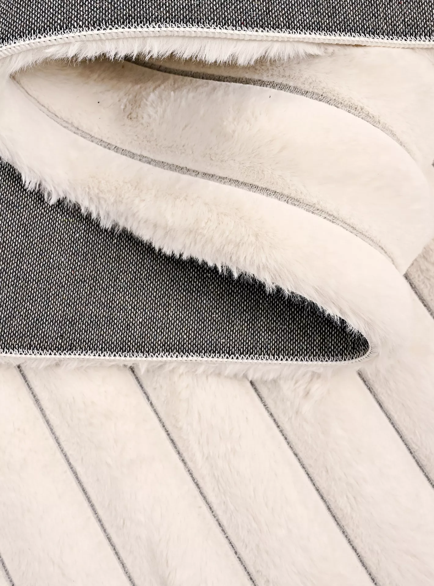 Vertica 3D Linear Strip 3D Rabbit Fur Rug - 160x230 cm - Image 4
