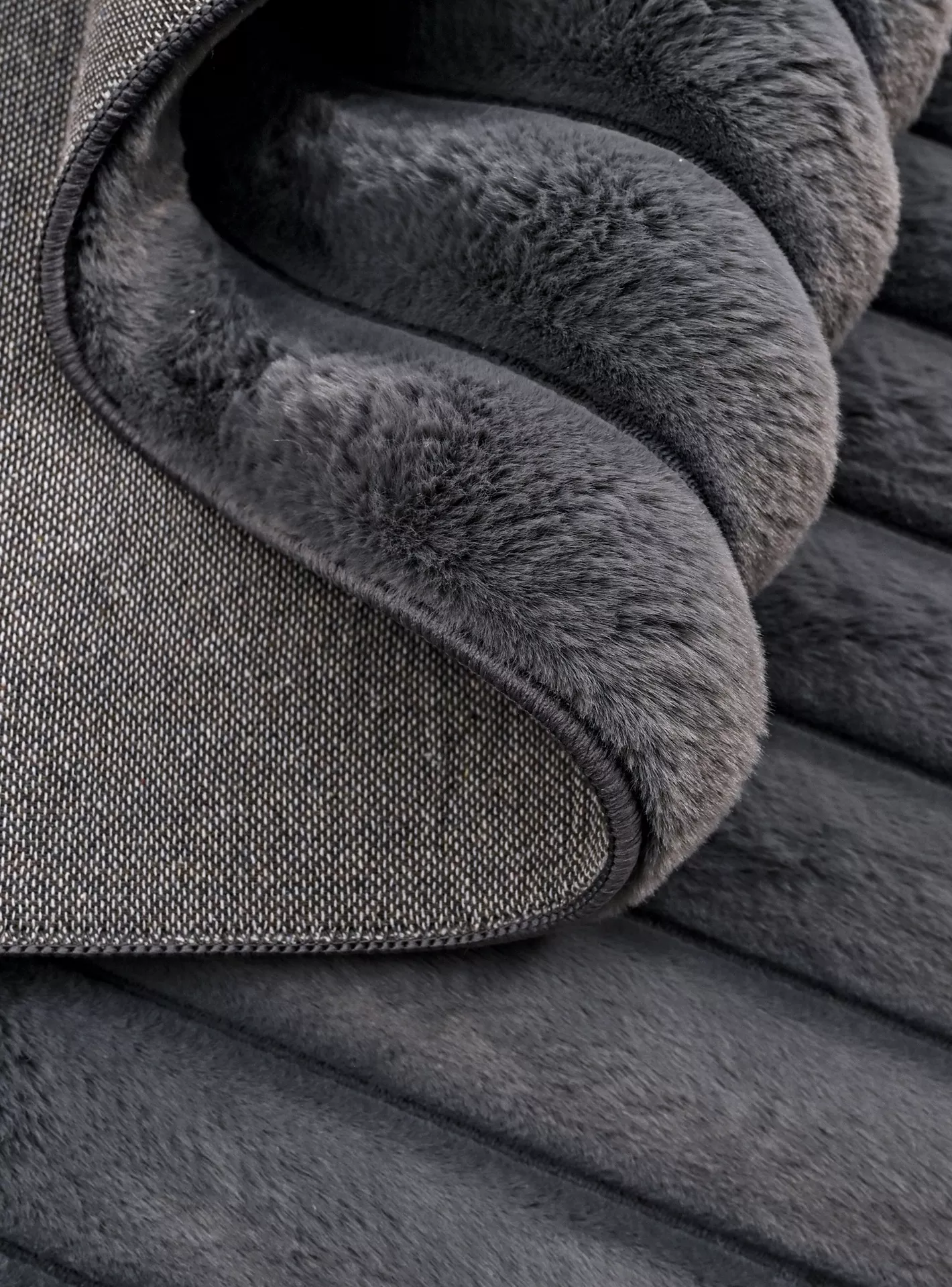 Vertica 3D Linear Strip Rabbit Fur Rug - 200x300 cm - Image 4