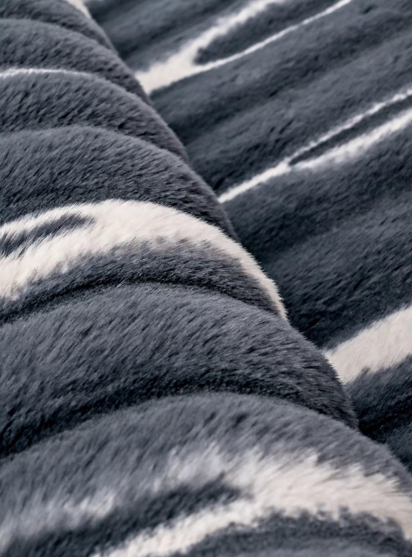 Plush Shibori Tie Dyed Faux Rabbit Fur Rug - 300x200 cm - Image 2