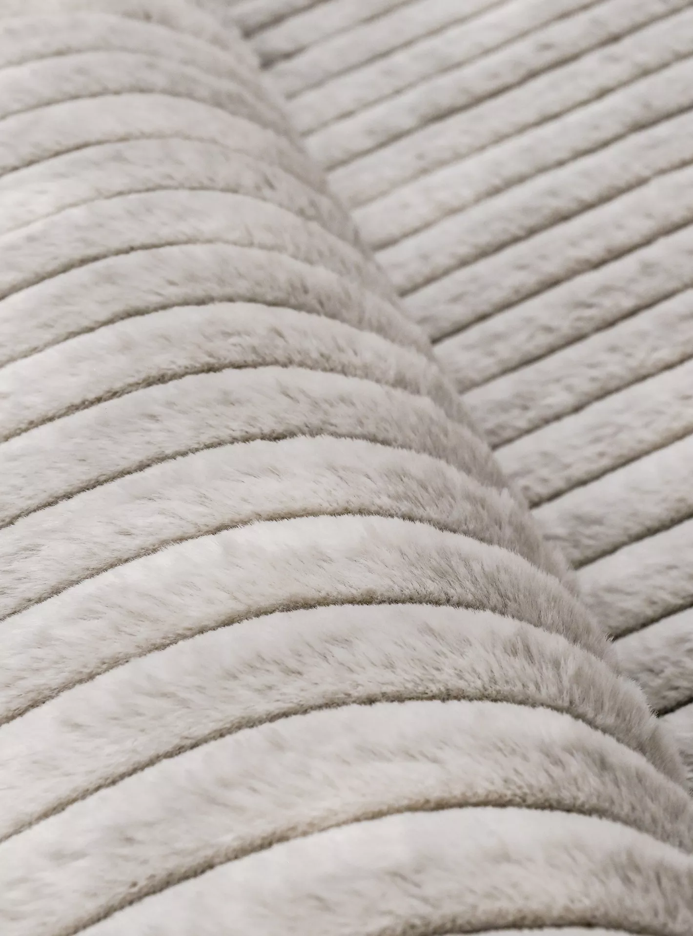Linea Shibori Tie Dyed Rabbit Fur Rug - 230x160 cm - Image 2