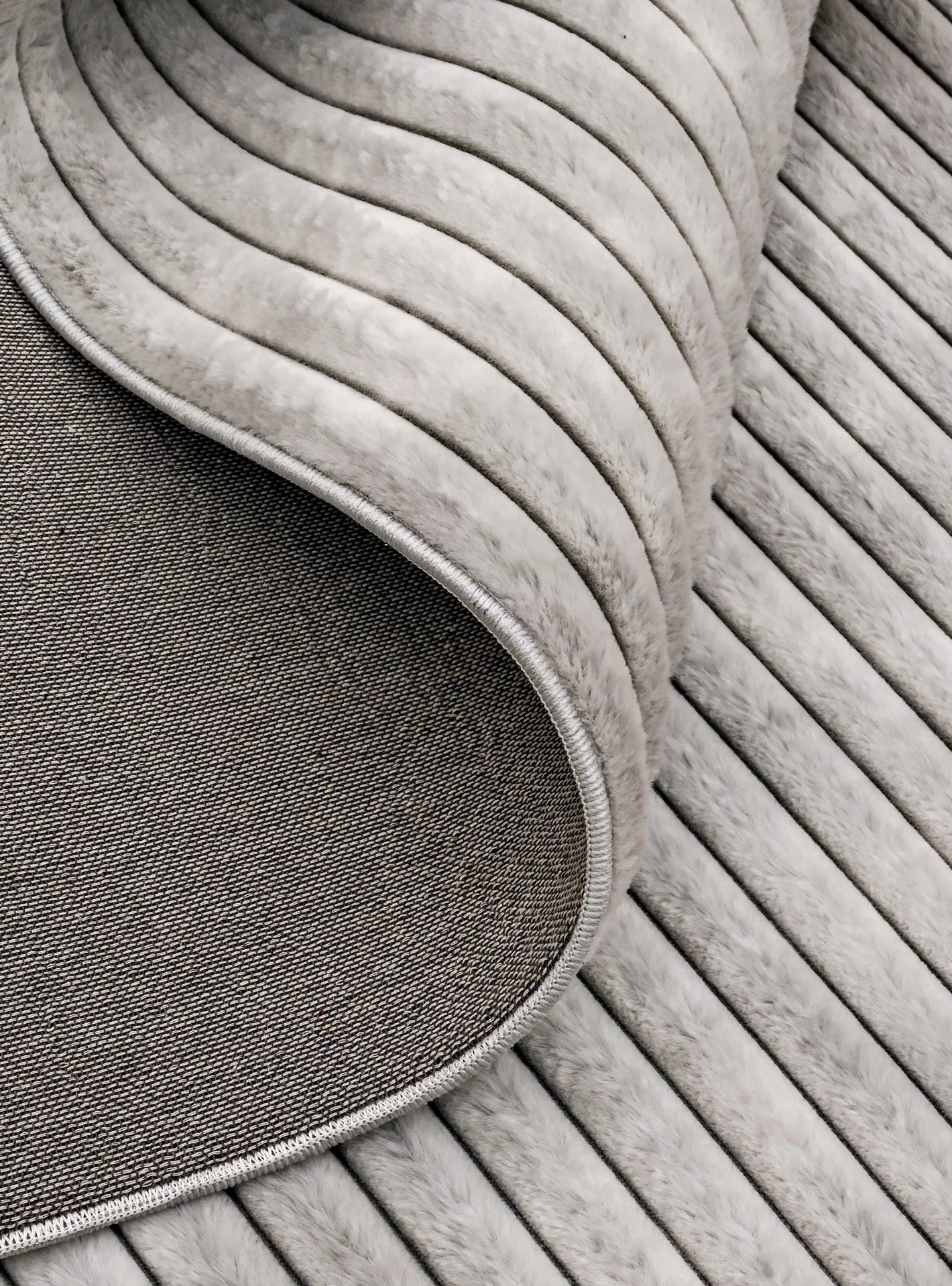 Linea Shibori Tie Dyed Rabbit Fur Rug - 230x160 cm - Image 4