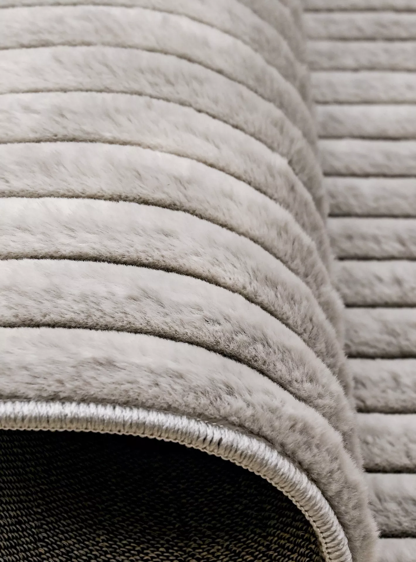 Linea Shibori Tie Dyed Rabbit Fur Rug - 230x160 cm - Image 5