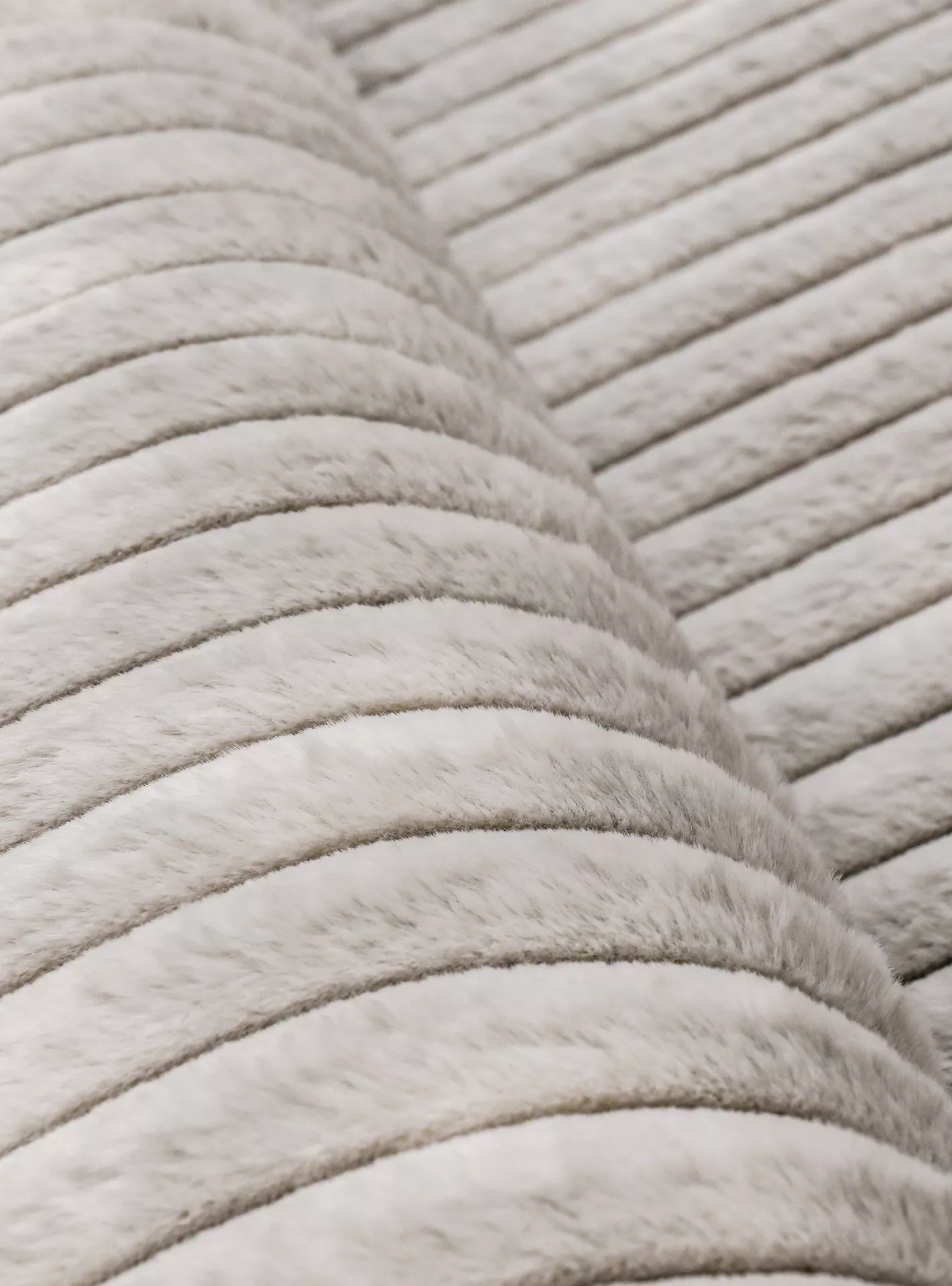 Linea Shibori Tie Dyed Rabbit Fur Rug - 300x200 cm - Image 2