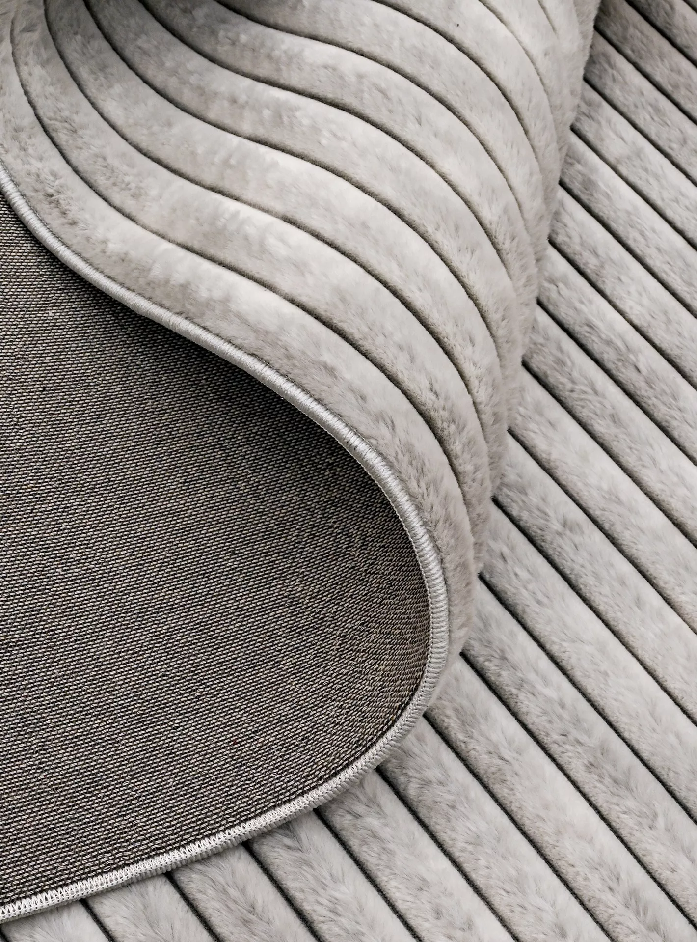 Linea Shibori Tie Dyed Rabbit Fur Rug - 300x200 cm - Image 4