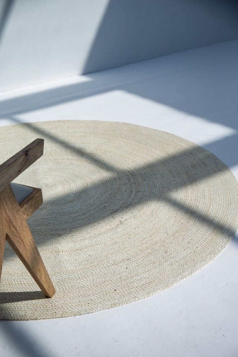 Pure Aura - Off-White Braided Round Rug