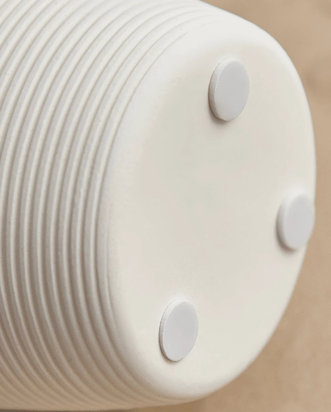 Ceramic White Textured Long Vase (15x22 CM) - Image 3