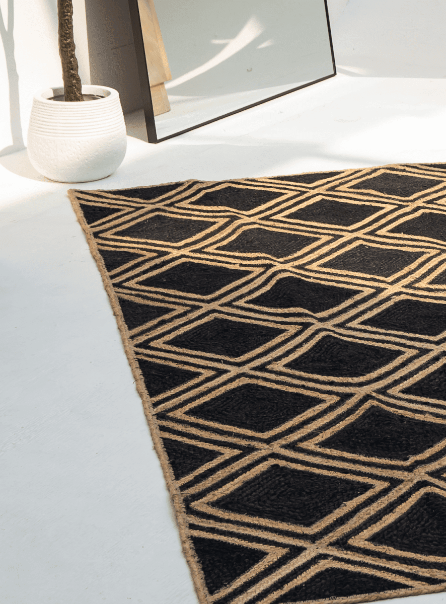 Lozenge Chic - Black & Beige Braided Jute Rug