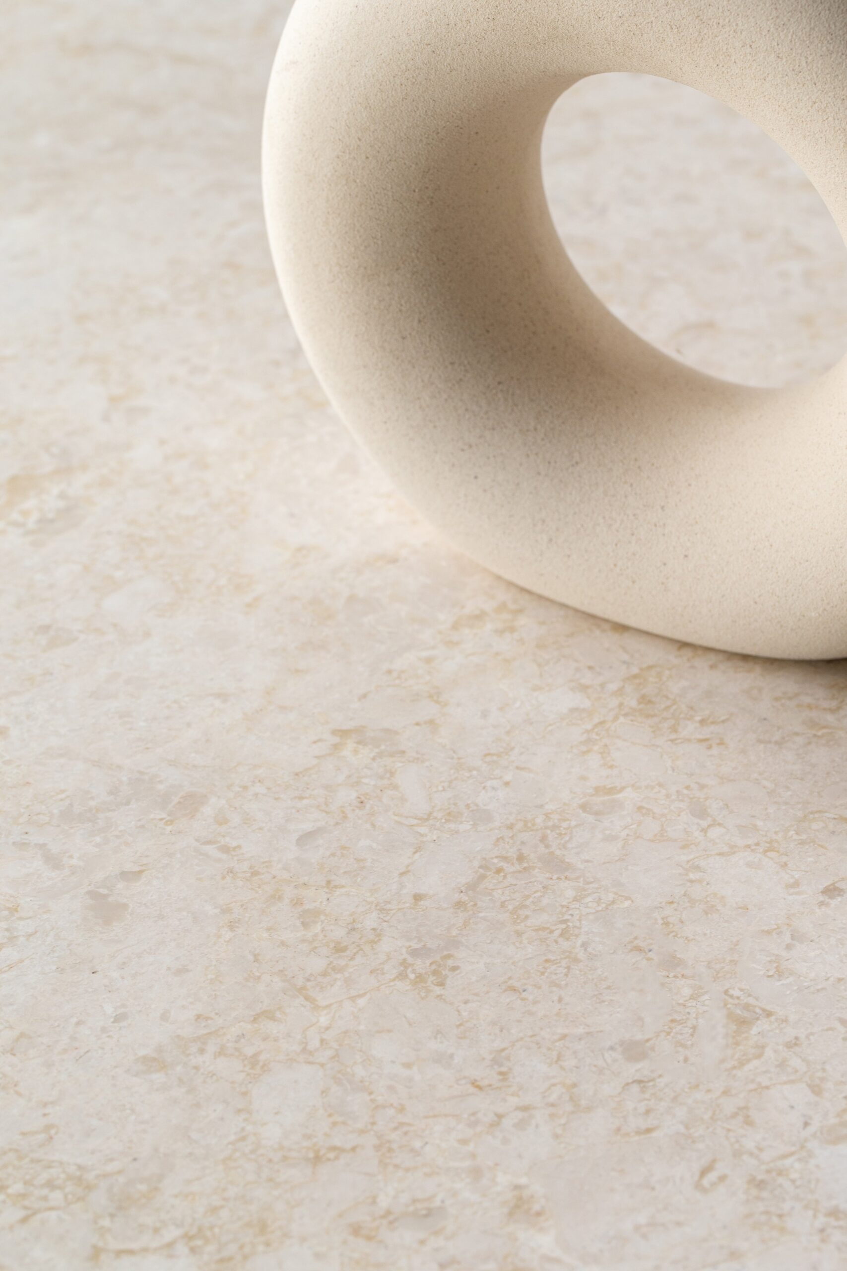 Pelagia Oryx Marble Round Dining Table - Image 4