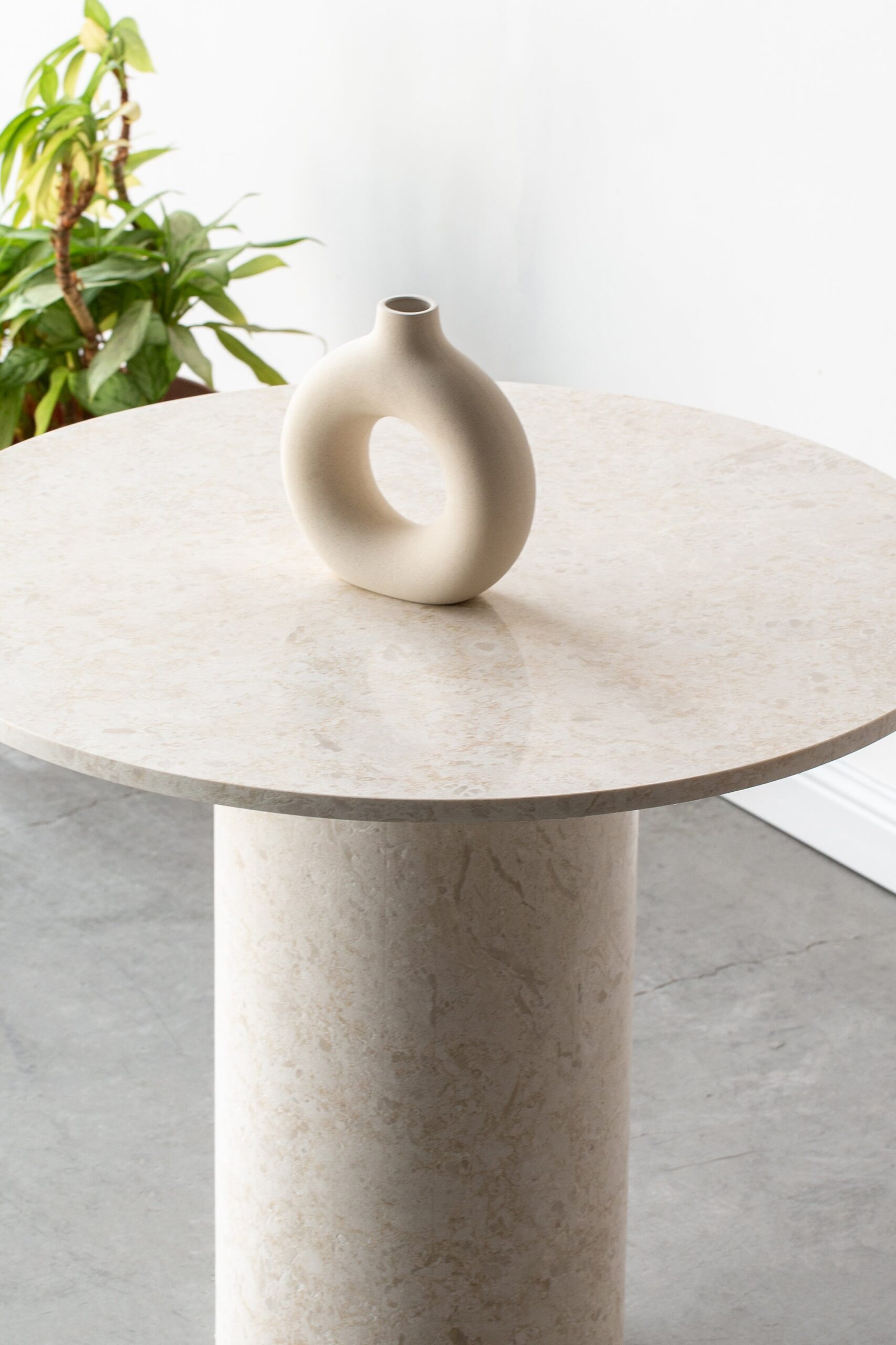 Pelagia Oryx Marble Round Dining Table - Image 5