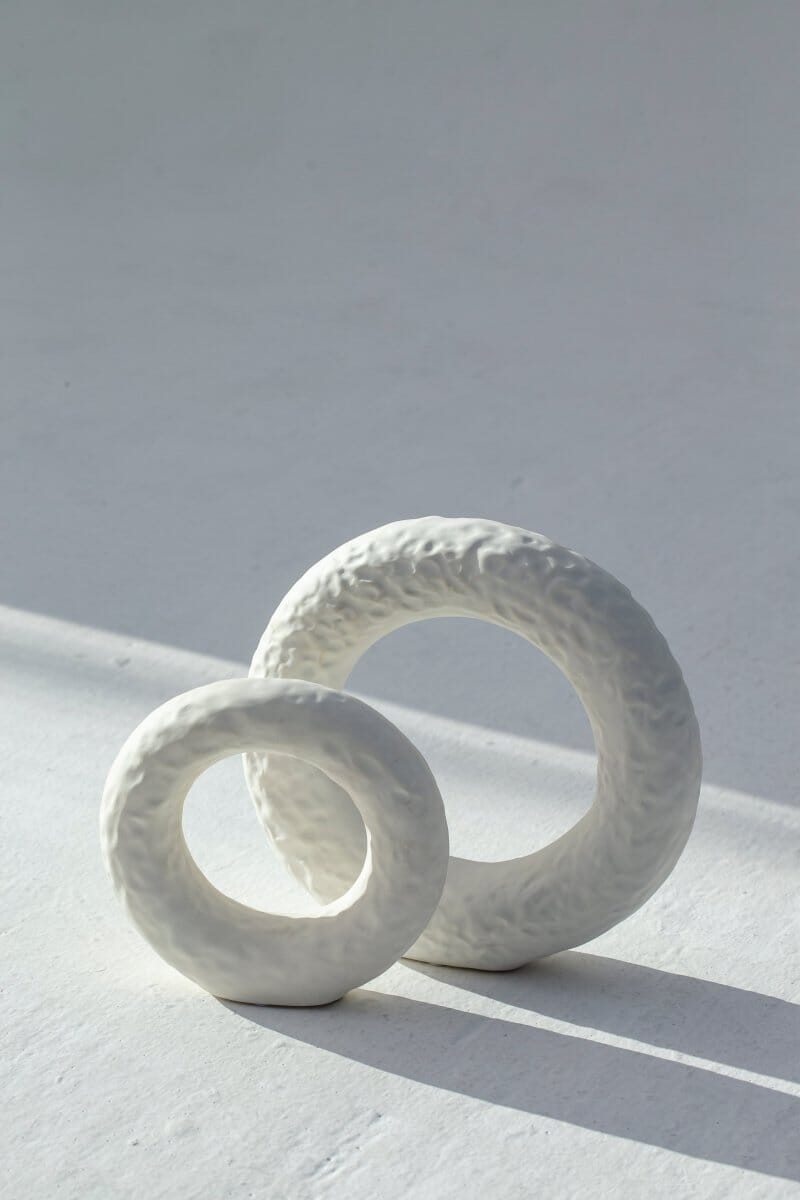 Round Donut Shape White Ceramic Vase (Set of 2) - Image 5