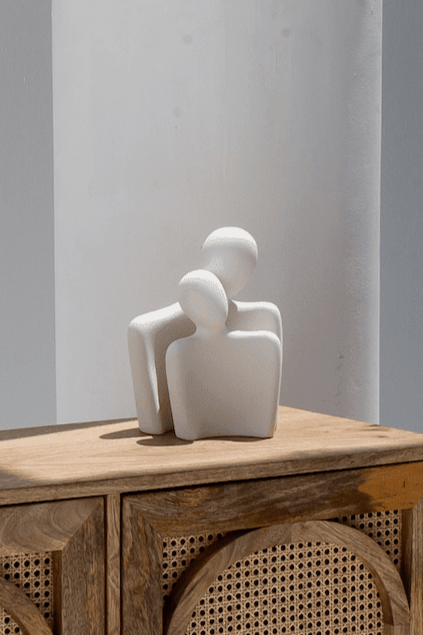 White Couple Sculpture (25x20CM)