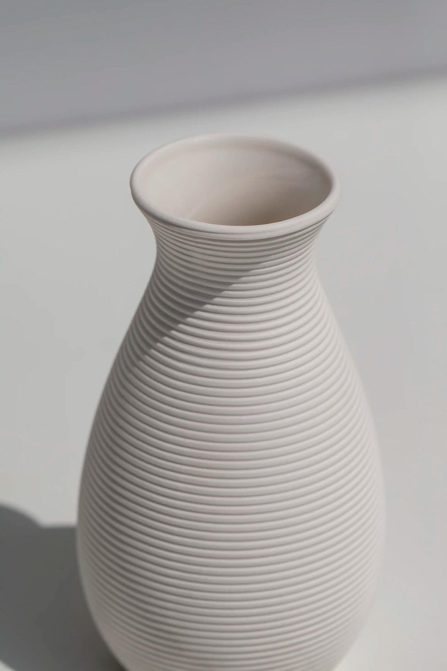 Mini Serene Curved Vase - Image 2