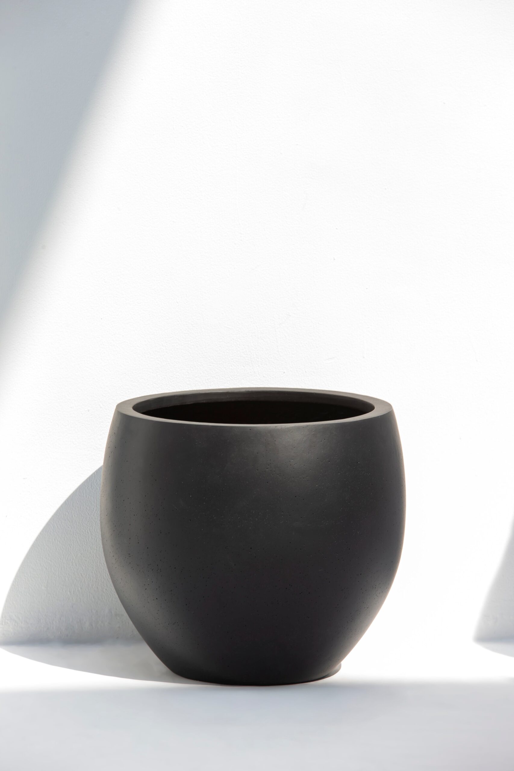Elva Black Concrete Pot - Image 8