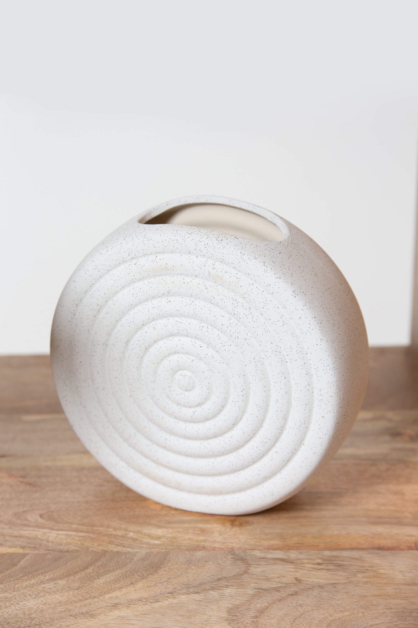Shellwave Ceramic Vase - Image 2