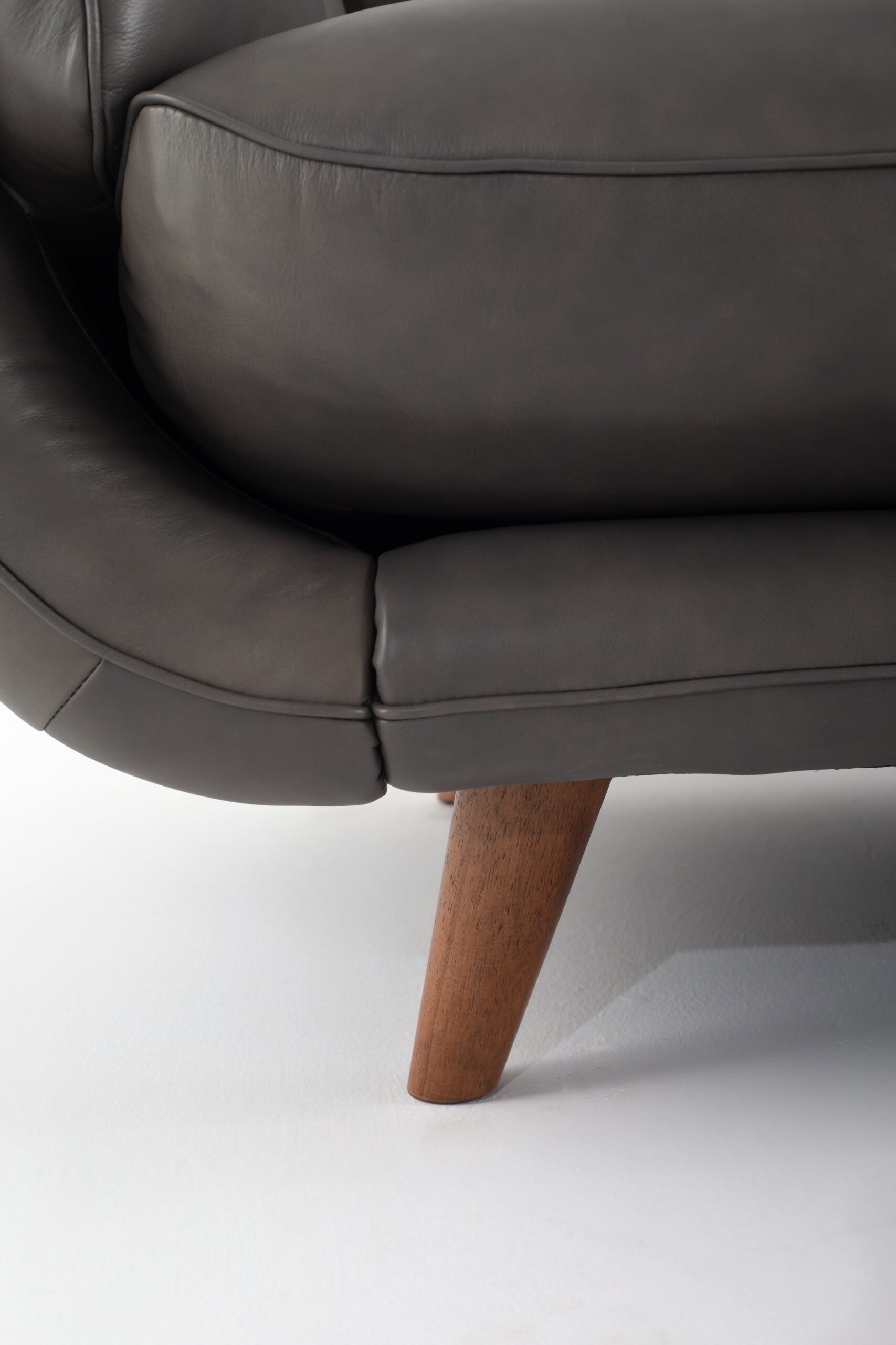 Svetlana Leather Sofa - Image 4