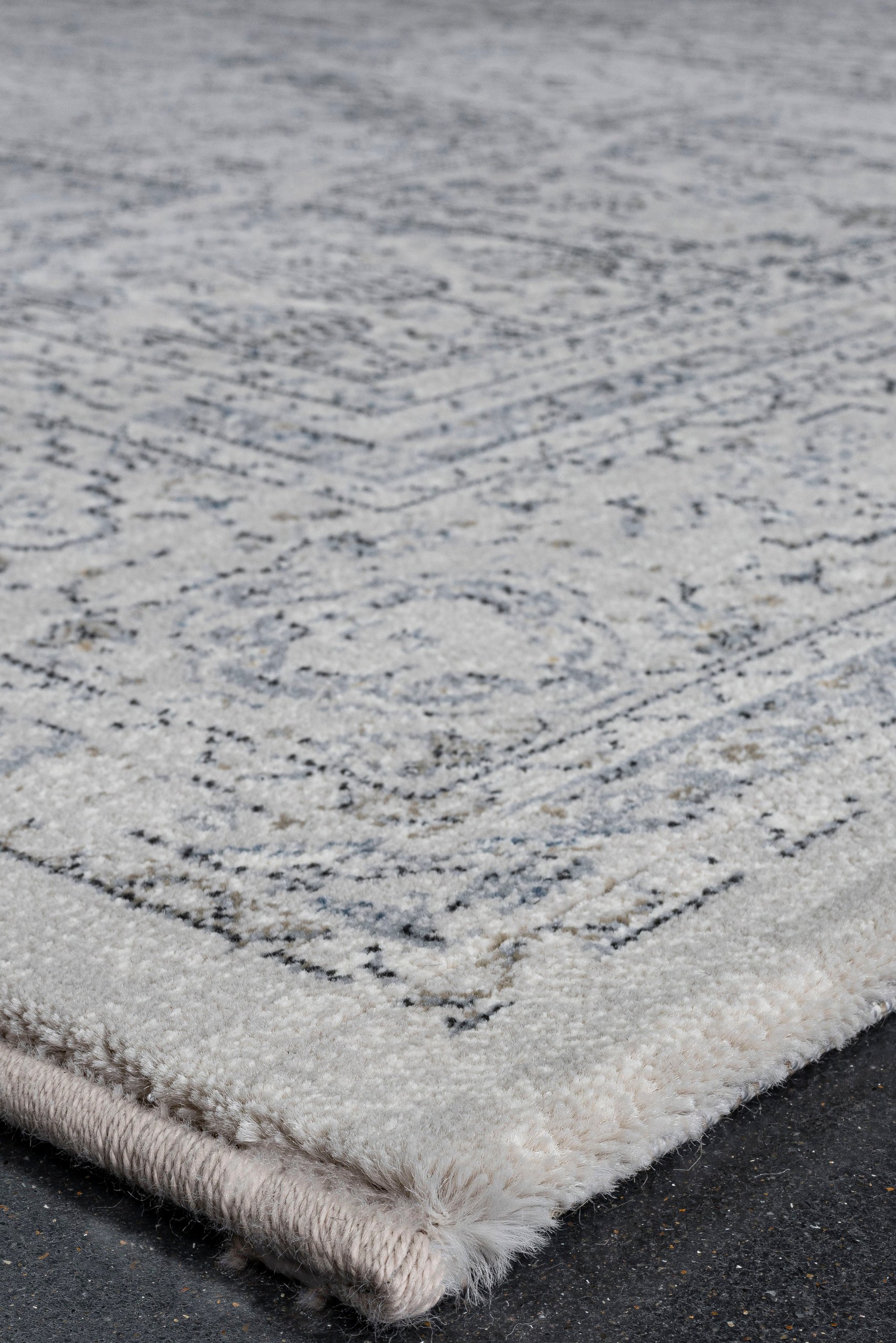 Jazlynn Persian Rug - Image 3