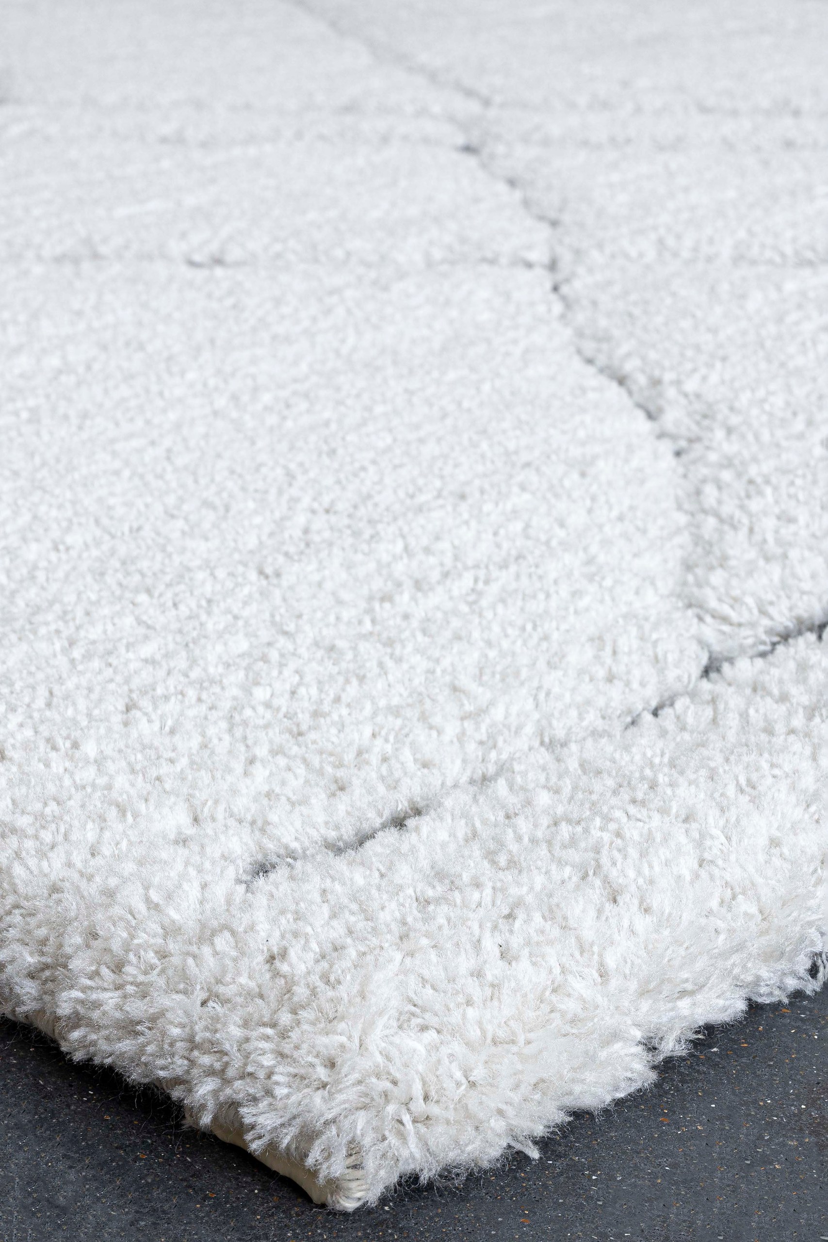 Kortnei Geometric Rug - Image 4