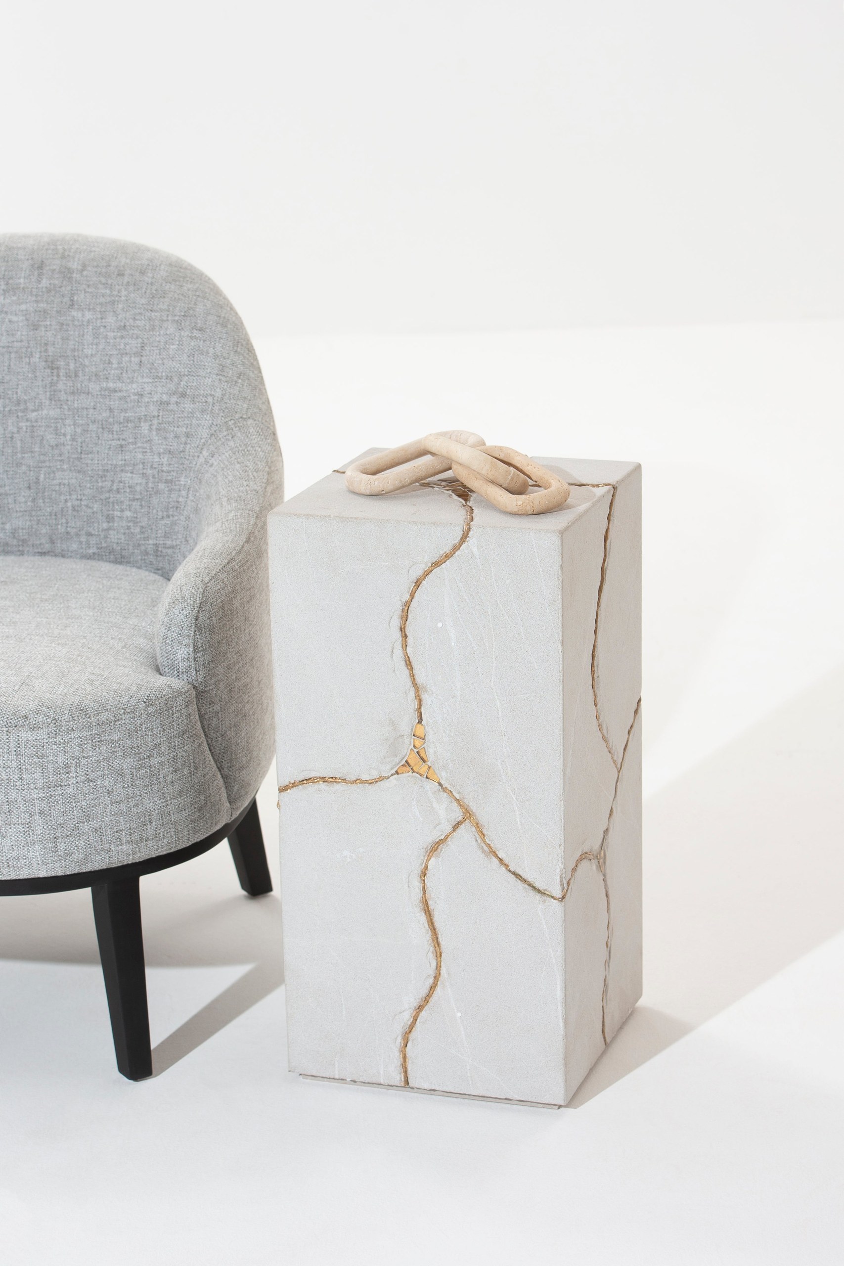 Zelda Ivory Plinth with Gold Vein