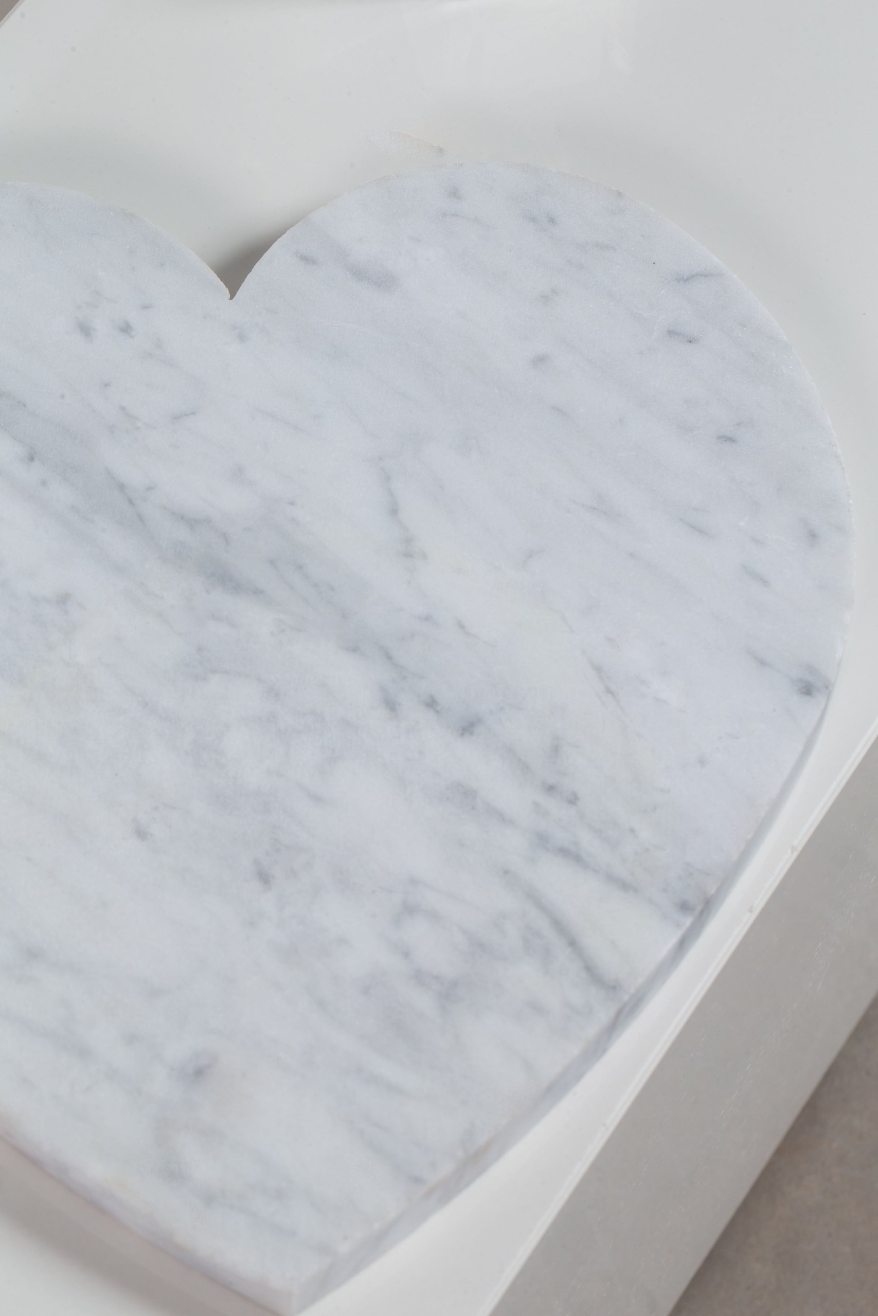 Carmelo Bianco Carrara Heart Stone Tray - Image 2